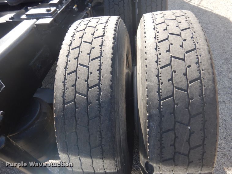 image for item GE9394 2012 Peterbilt 386 semi truck