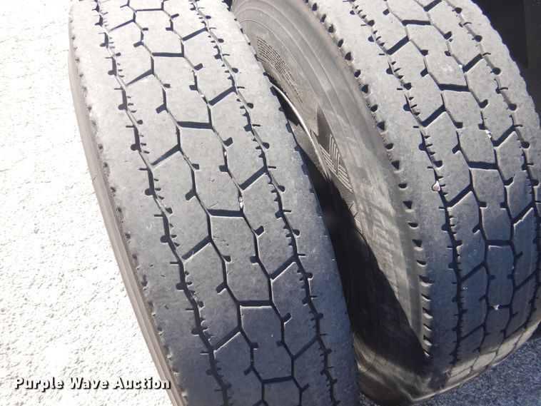 image for item GE9394 2012 Peterbilt 386 semi truck