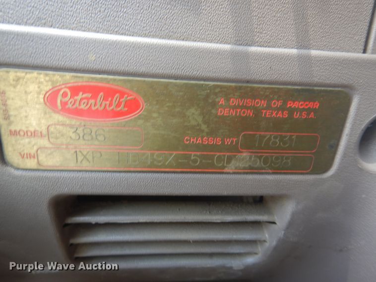image for item GE9394 2012 Peterbilt 386 semi truck