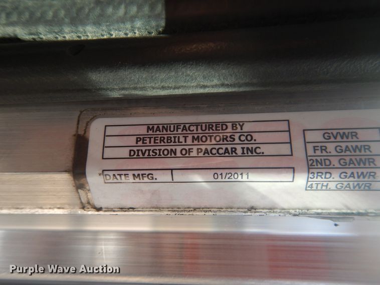 image for item GE9394 2012 Peterbilt 386 semi truck