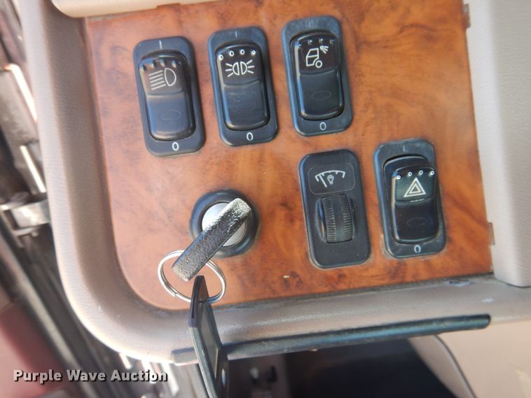 image for item GE9397 2008 Peterbilt 386 semi truck