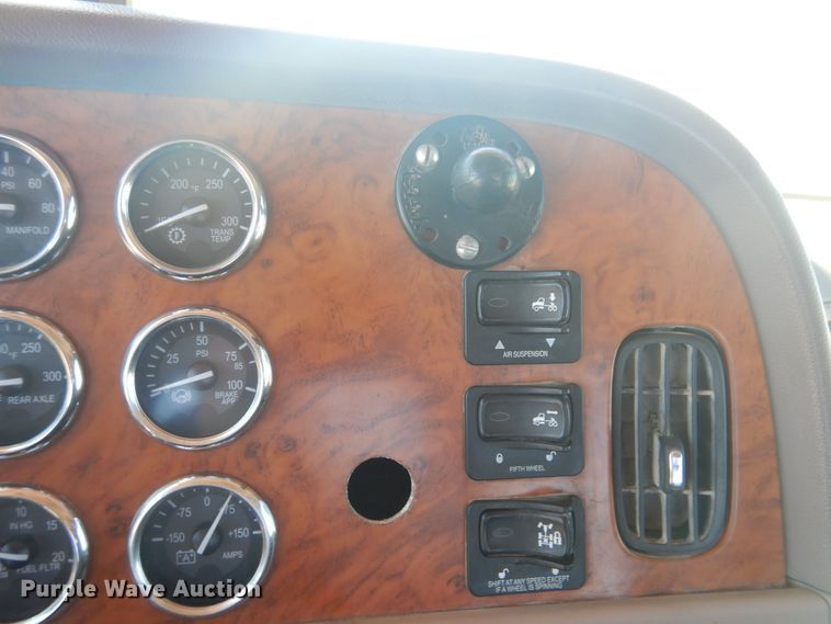 image for item GE9397 2008 Peterbilt 386 semi truck