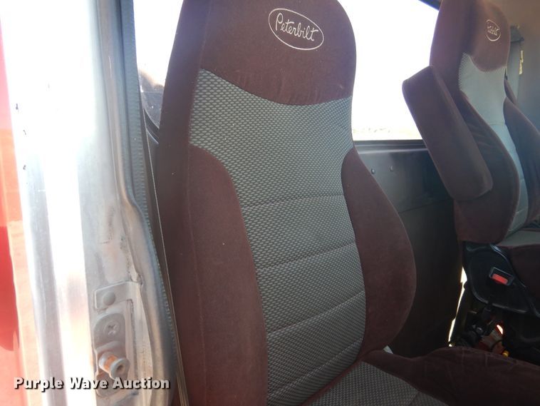 image for item GE9397 2008 Peterbilt 386 semi truck