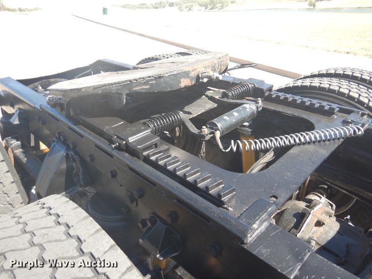 image for item GE9397 2008 Peterbilt 386 semi truck