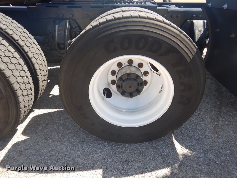 image for item GE9397 2008 Peterbilt 386 semi truck