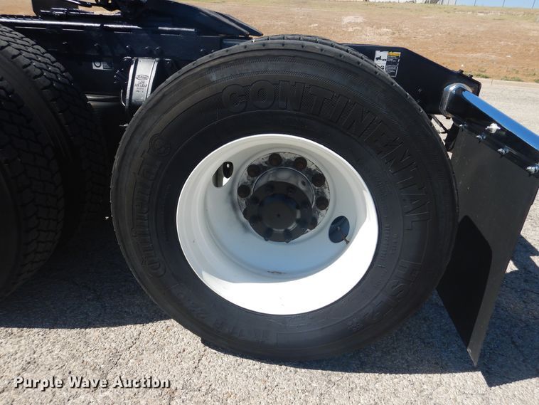 image for item GE9397 2008 Peterbilt 386 semi truck