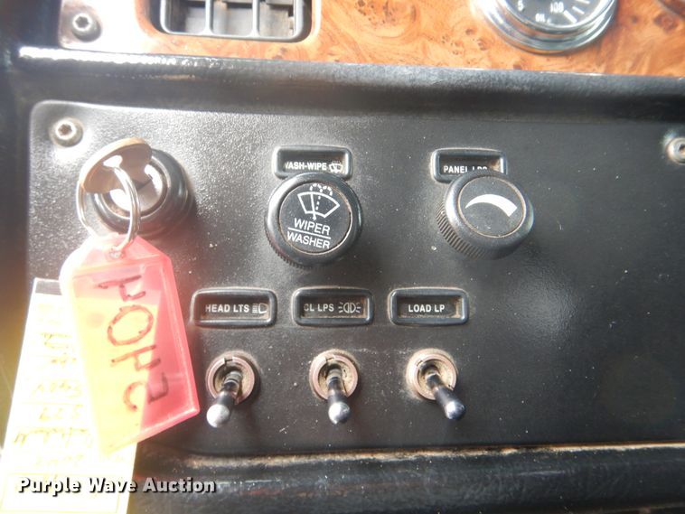 image for item GF9200 2003 Peterbilt 379 semi truck