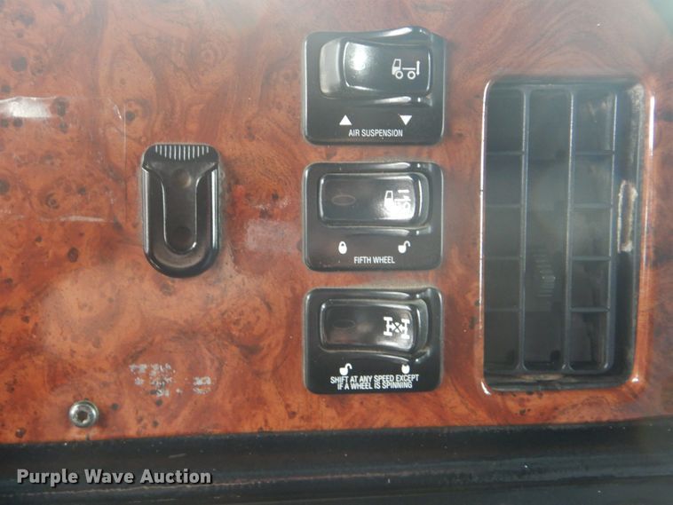 image for item GF9200 2003 Peterbilt 379 semi truck