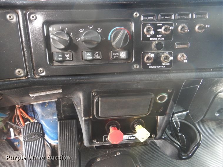 image for item GF9200 2003 Peterbilt 379 semi truck