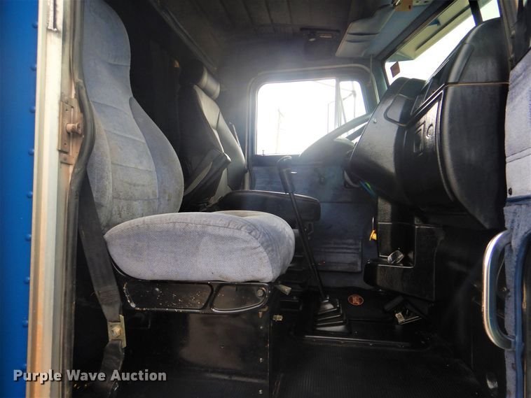 image for item GF9200 2003 Peterbilt 379 semi truck