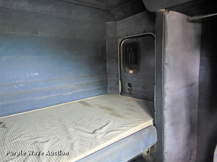 image for item GF9200 2003 Peterbilt 379 semi truck