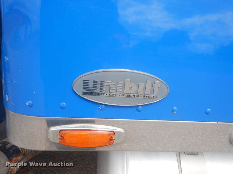 image for item GF9200 2003 Peterbilt 379 semi truck