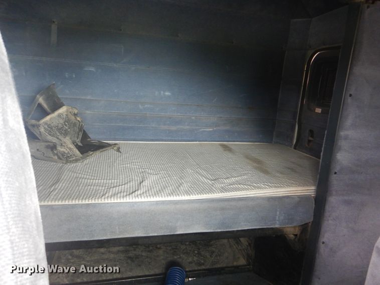 image for item GF9200 2003 Peterbilt 379 semi truck