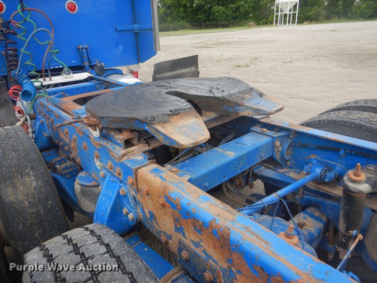 image for item GF9200 2003 Peterbilt 379 semi truck