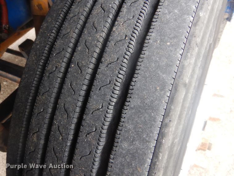 image for item GF9200 2003 Peterbilt 379 semi truck