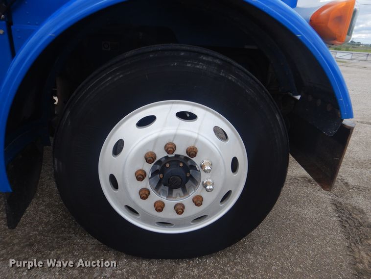 image for item GF9200 2003 Peterbilt 379 semi truck