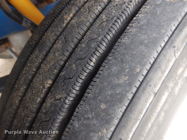 image for item GF9200 2003 Peterbilt 379 semi truck