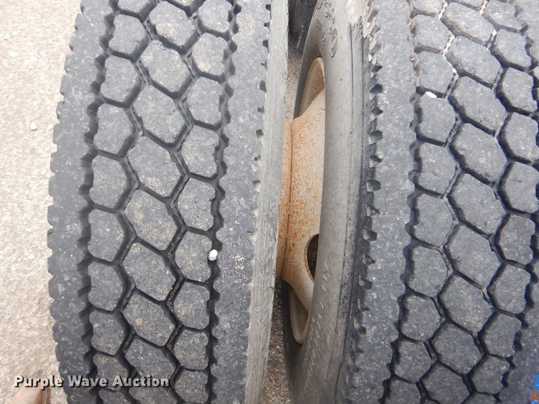 image for item GF9200 2003 Peterbilt 379 semi truck