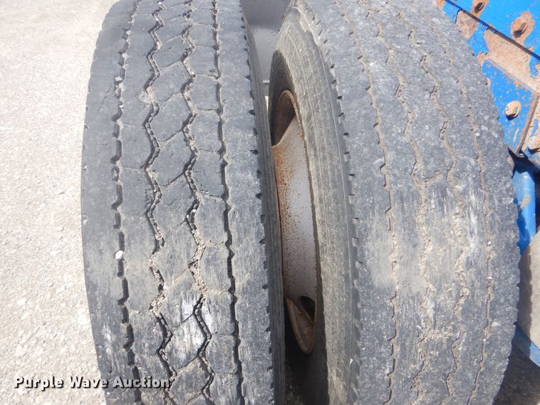 image for item GF9200 2003 Peterbilt 379 semi truck