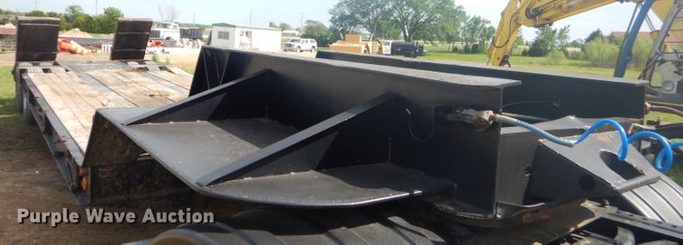 image for item GN9252 1974 Sloan lowboy equipment trailer
