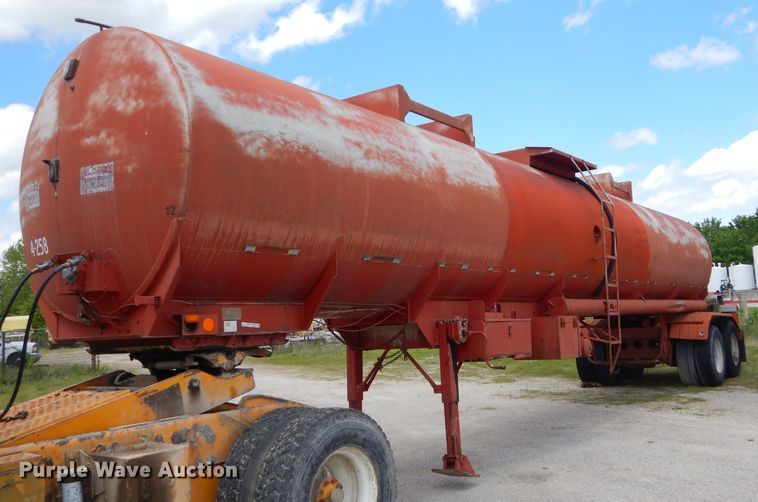 image for item GN9323 1976 Fruehauf tank trailer