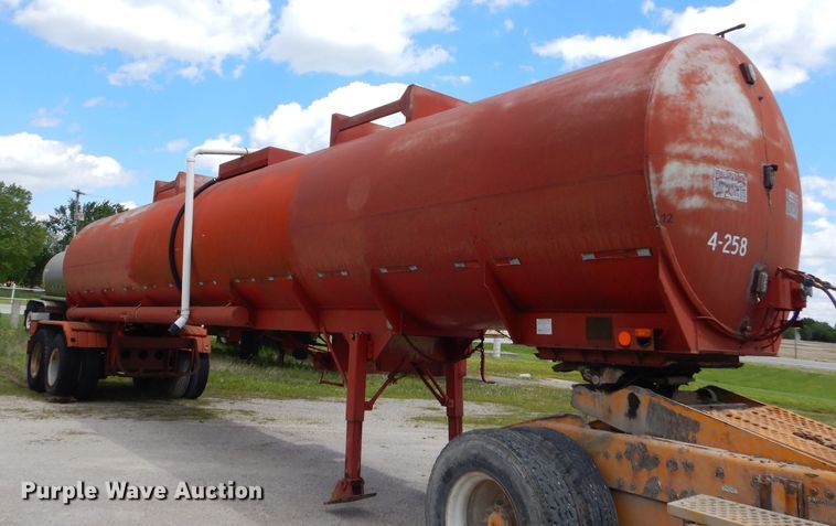 image for item GN9323 1976 Fruehauf tank trailer
