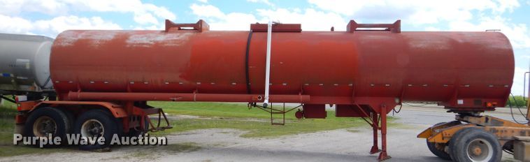 image for item GN9323 1976 Fruehauf tank trailer