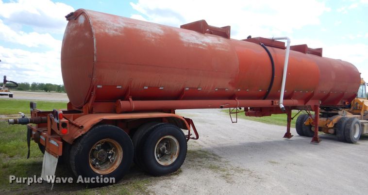 image for item GN9323 1976 Fruehauf tank trailer