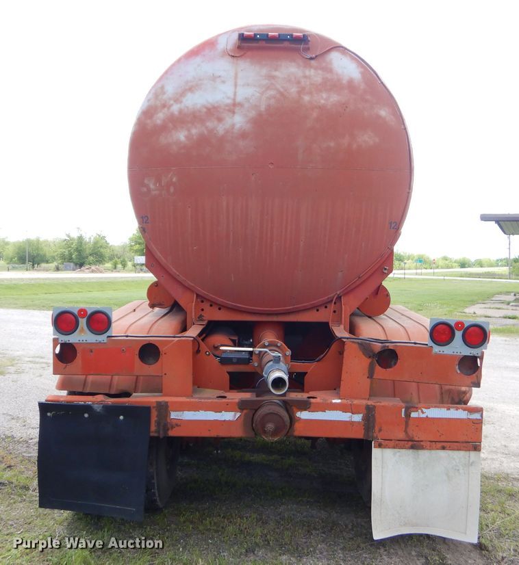 image for item GN9323 1976 Fruehauf tank trailer