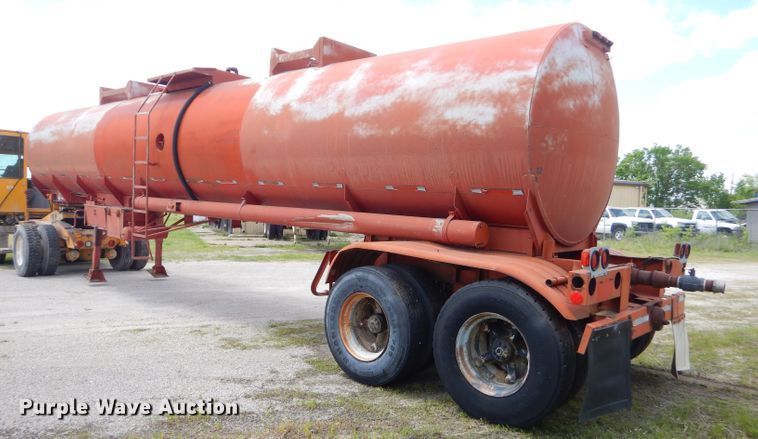 image for item GN9323 1976 Fruehauf tank trailer