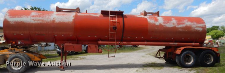 image for item GN9323 1976 Fruehauf tank trailer