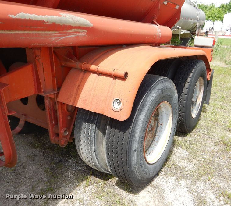 image for item GN9323 1976 Fruehauf tank trailer