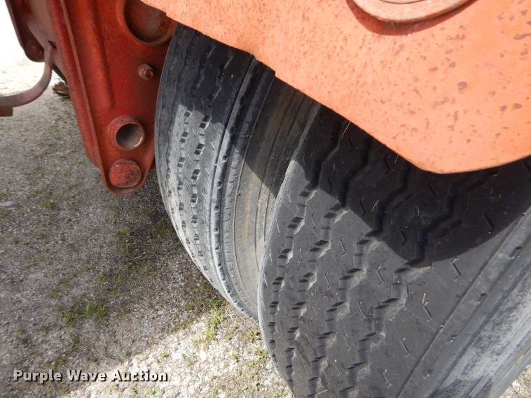 image for item GN9323 1976 Fruehauf tank trailer