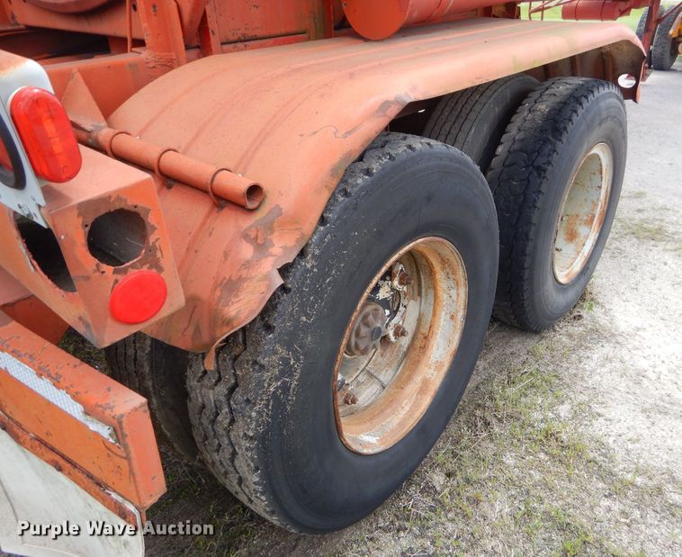 image for item GN9323 1976 Fruehauf tank trailer