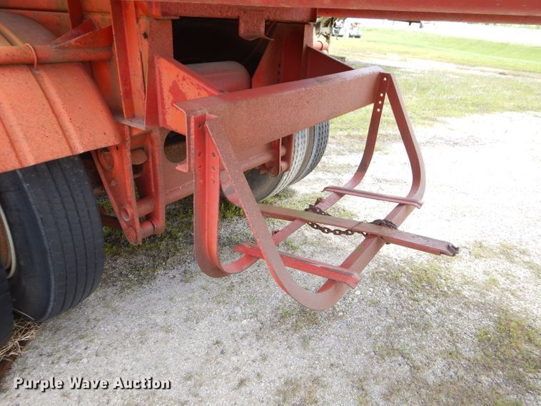 image for item GN9323 1976 Fruehauf tank trailer