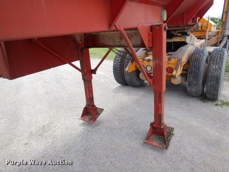 image for item GN9323 1976 Fruehauf tank trailer