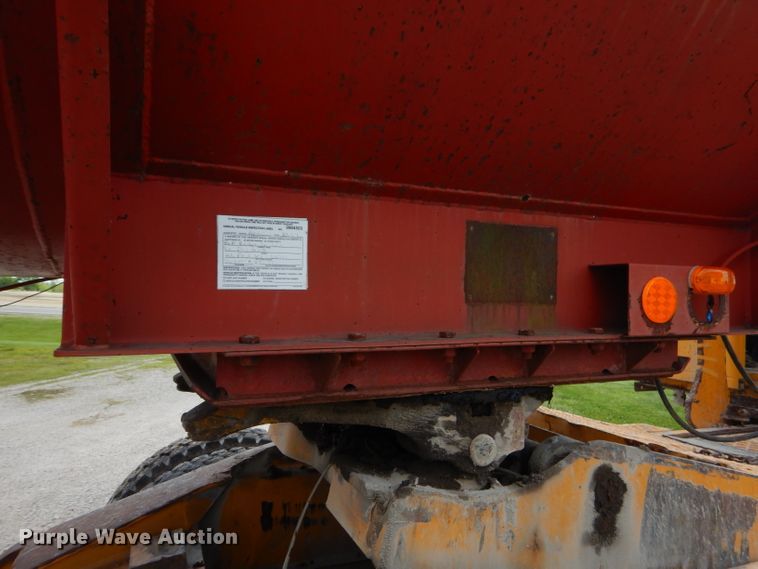 image for item GN9323 1976 Fruehauf tank trailer