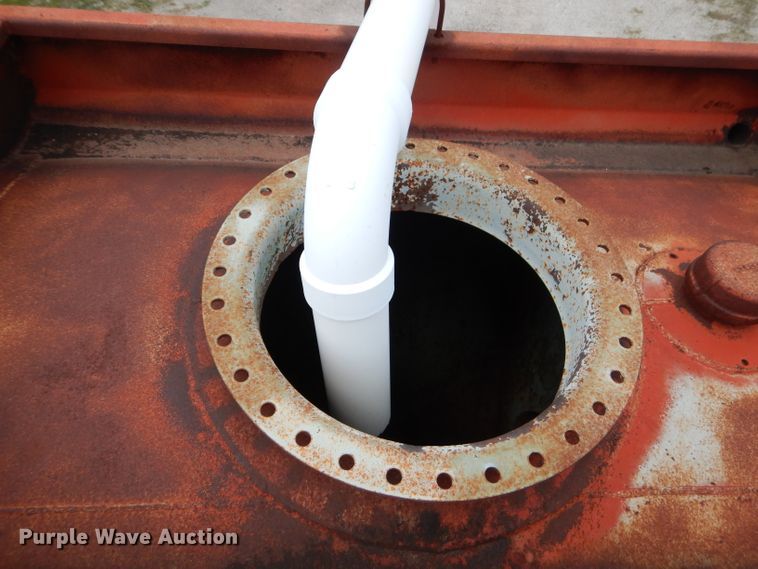 image for item GN9323 1976 Fruehauf tank trailer