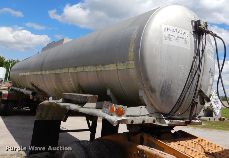 image for item GN9324 1986 VIM tank trailer