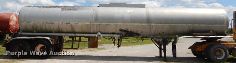 image for item GN9324 1986 VIM tank trailer