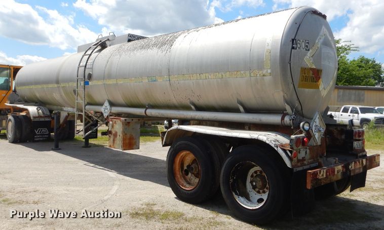 image for item GN9324 1986 VIM tank trailer