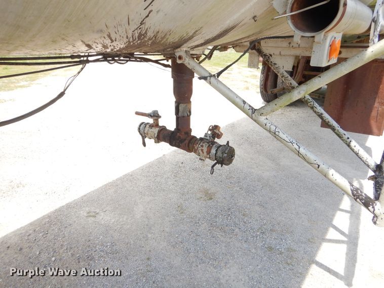 image for item GN9324 1986 VIM tank trailer