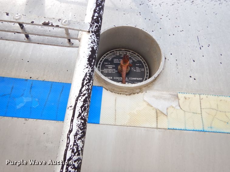 image for item GN9324 1986 VIM tank trailer