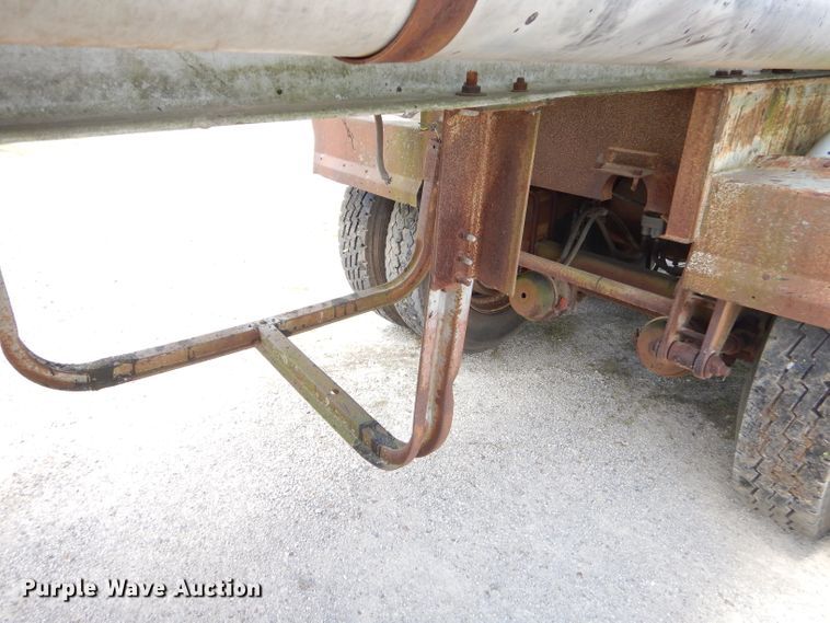 image for item GN9324 1986 VIM tank trailer