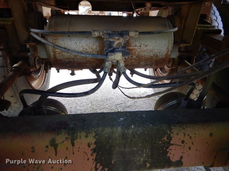 image for item GN9324 1986 VIM tank trailer