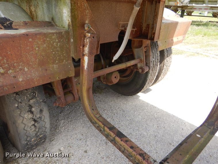 image for item GN9324 1986 VIM tank trailer