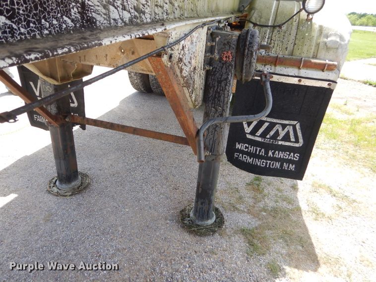 image for item GN9324 1986 VIM tank trailer