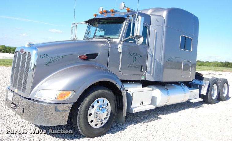 image for item GN9339 2014 Peterbilt 389 semi truck
