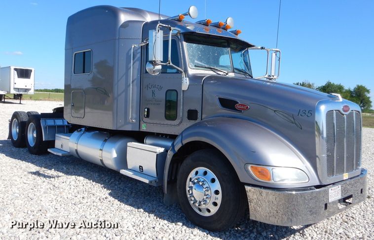 image for item GN9339 2014 Peterbilt 389 semi truck