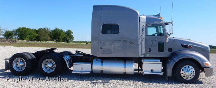 image for item GN9339 2014 Peterbilt 389 semi truck